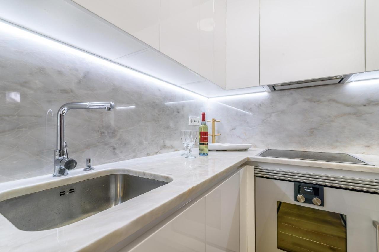 Modern Flat In Downtown Lisbon By Lovelystay Exteriör bild
